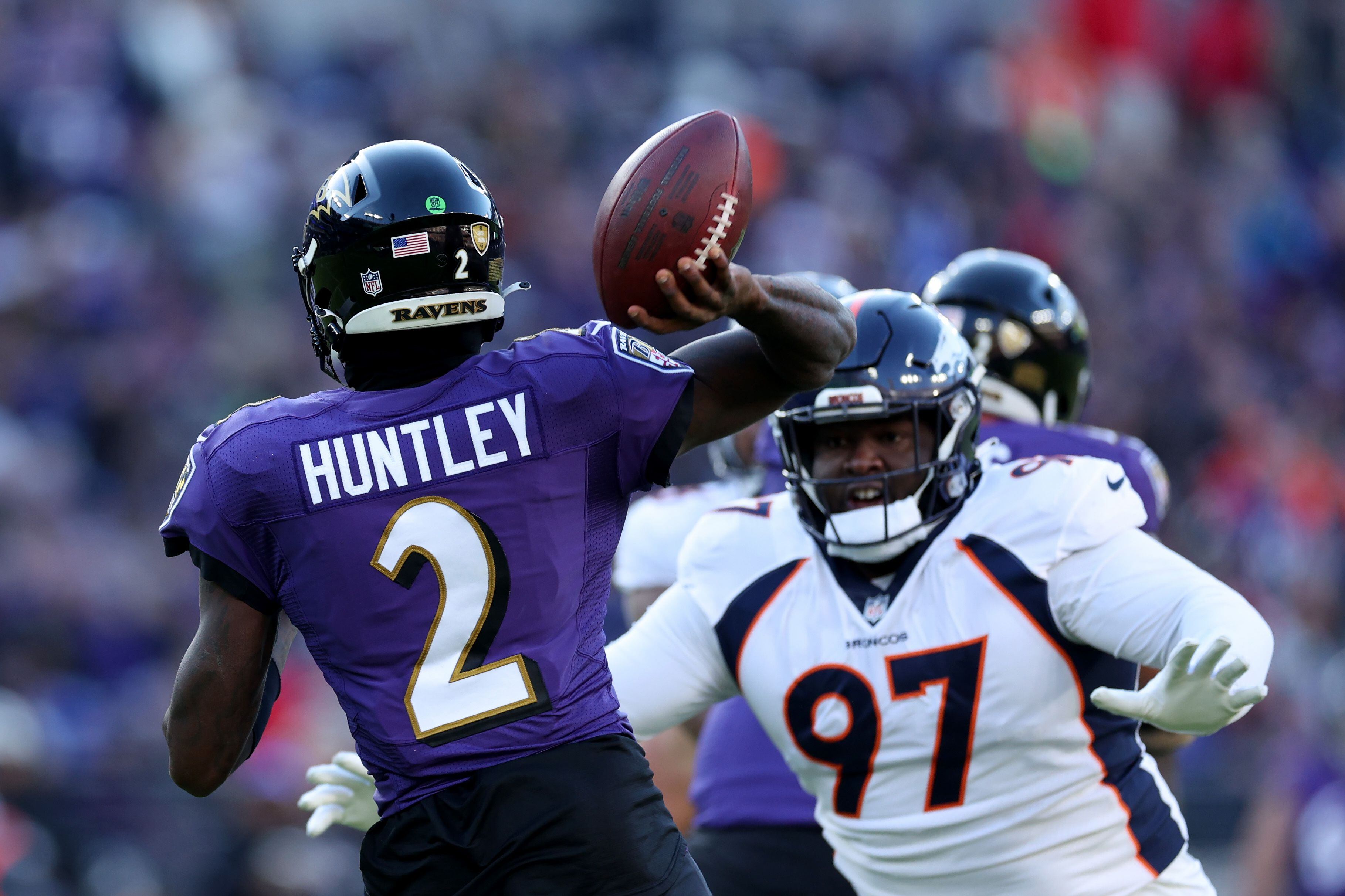 Tyler Huntley injury: Ravens QB Anthony Brown enters game vs. Steelers 