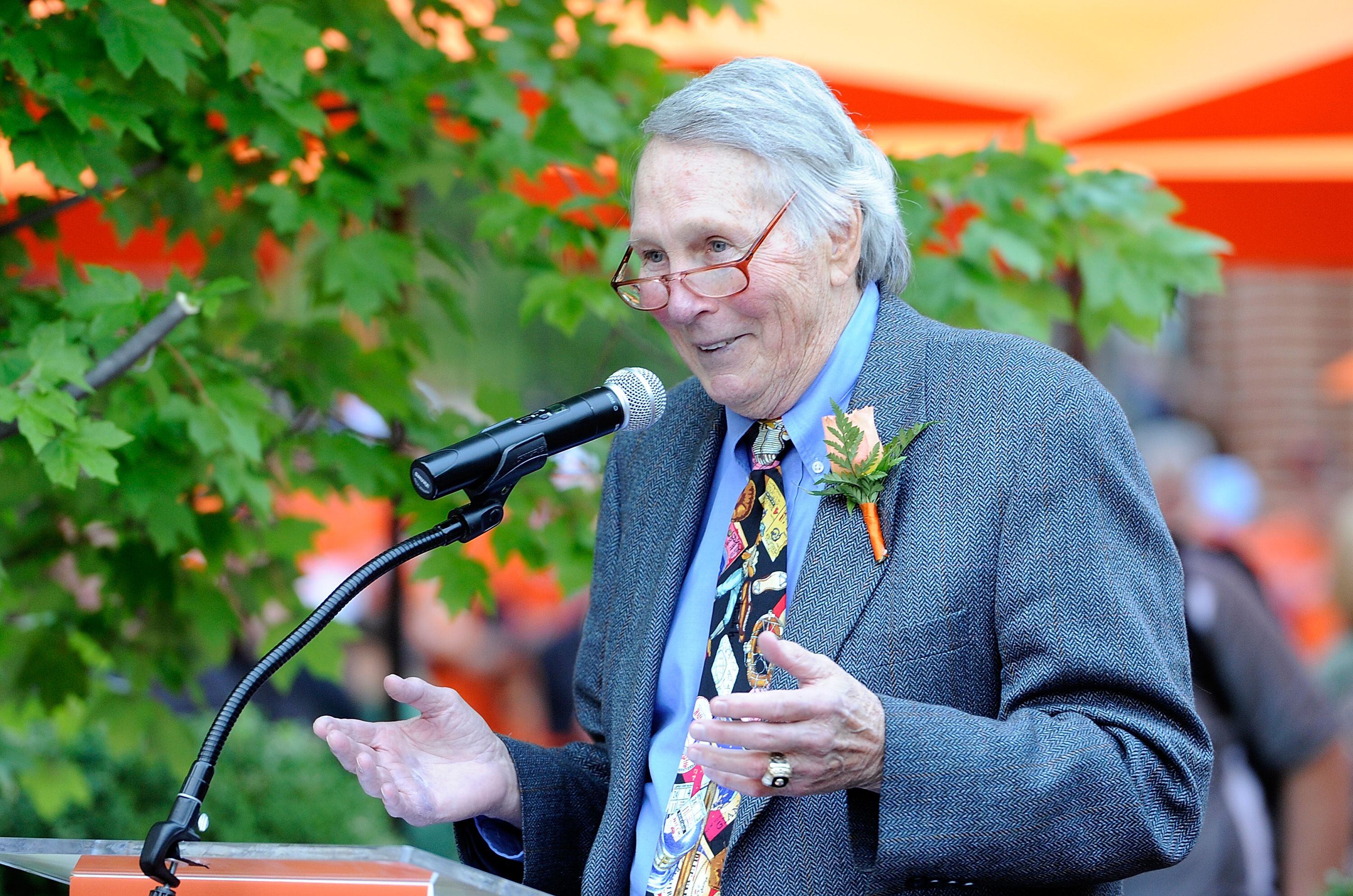 Brooks Robinson, Slick-Fielding Orioles Hall of Famer, Dies at 86