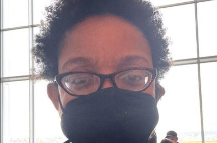Leslie Gray Streeter wearing a face mask while traveling.